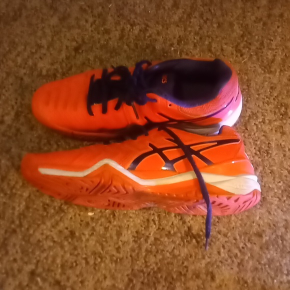 Shoes - Picture 2 of 4